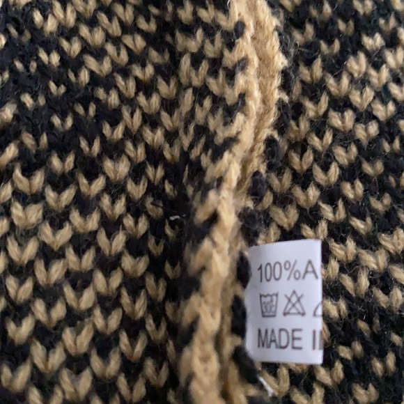 NWOT Leopard knit sweater / cape with clasp. One size fits most. - Picture 10 of 12